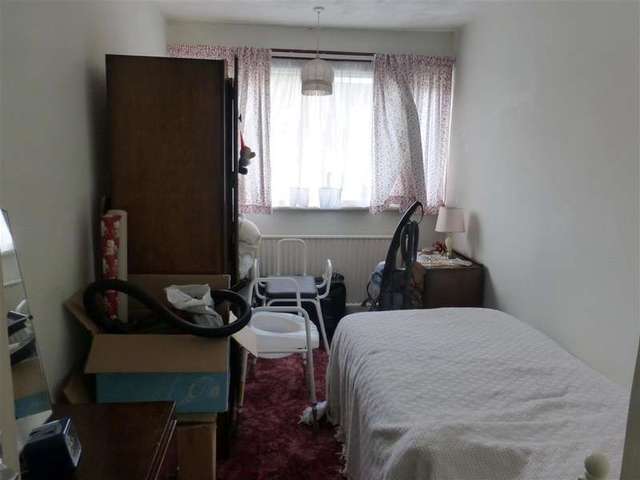  Image of 3 bedroom Bungalow for sale in Greenfield Crescent Waterlooville PO8 at Waterlooville Hampshire Waterlooville, PO8 9EL
