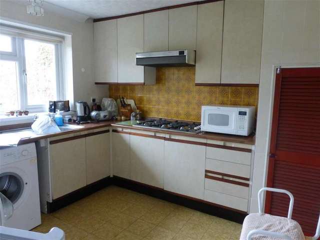  Image of 3 bedroom Bungalow for sale in Greenfield Crescent Waterlooville PO8 at Waterlooville Hampshire Waterlooville, PO8 9EL
