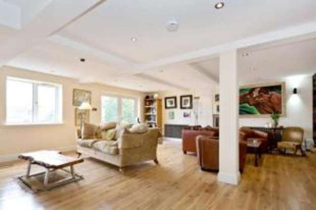  Image of 4 bedroom Bungalow for sale in Greenhill Avenue Giffnock Glasgow G46 at Giffnock Glasgow Giffnock, G46 6QQ