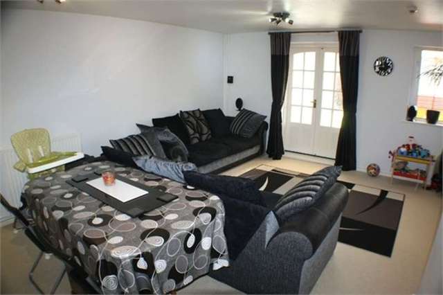  Image of 3 bedroom Semi-Detached house for sale in Greenside Borehamwood WD6 at BOREHAMWOOD BOREHAMWOOD, WD6 4JE