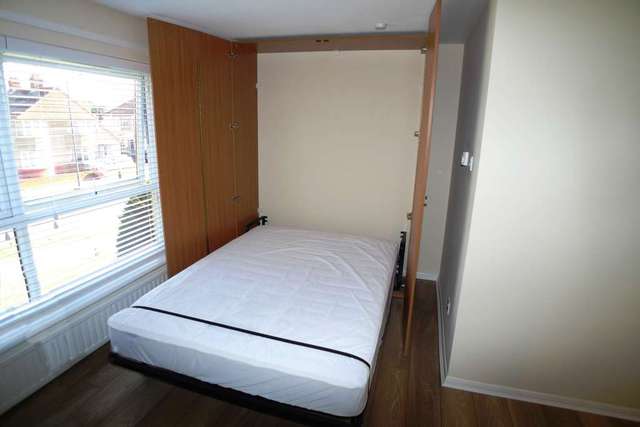  Image of 1 bedroom Studio flat to rent in Greenwood Close Sidcup DA15 at Greenwood Close  Sidcup, DA15 9AD