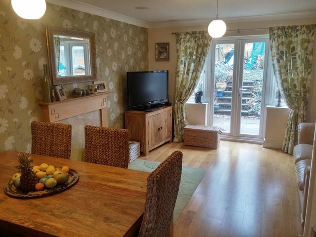  Image of 2 bedroom Detached house to rent in Griffin Close Birmingham B31 at Griffin Close Northfield Birmingham, B31 2FJ