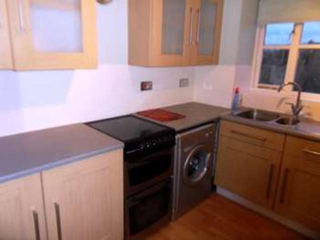  Image of 2 bedroom Flat to rent in Mullards Close Mitcham CR4 at MITCHAM, CR4 4FF