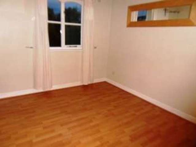  Image of 2 bedroom Flat to rent in Mullards Close Mitcham CR4 at MITCHAM, CR4 4FF