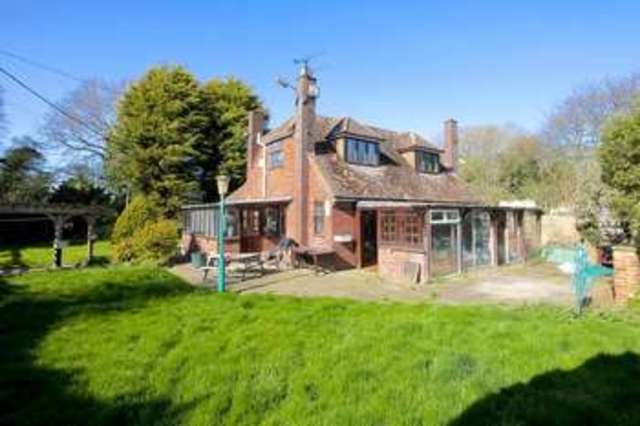  Image of 3 bedroom Detached house to rent in Half Moon Lane Pepperstock Luton LU1 at Half Moon Lane Pepperstock Luton, LU1 4LL