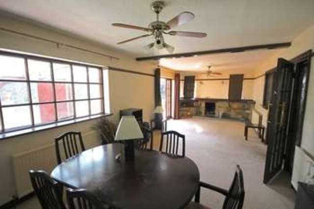  Image of 3 bedroom Detached house to rent in Half Moon Lane Pepperstock Luton LU1 at Half Moon Lane Pepperstock Luton, LU1 4LL