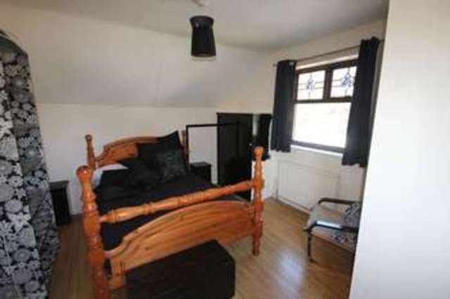  Image of 3 bedroom Detached house to rent in Half Moon Lane Pepperstock Luton LU1 at Half Moon Lane Pepperstock Luton, LU1 4LL