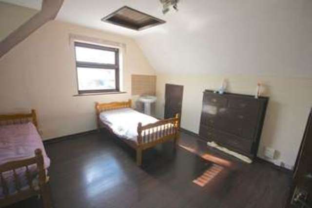  Image of 3 bedroom Detached house to rent in Half Moon Lane Pepperstock Luton LU1 at Half Moon Lane Pepperstock Luton, LU1 4LL