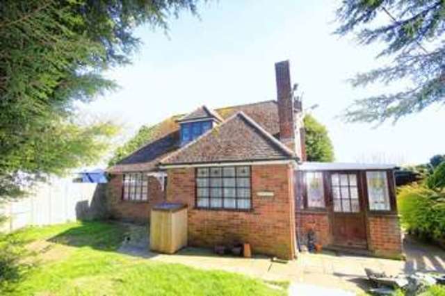  Image of 3 bedroom Detached house to rent in Half Moon Lane Pepperstock Luton LU1 at Half Moon Lane Pepperstock Luton, LU1 4LL