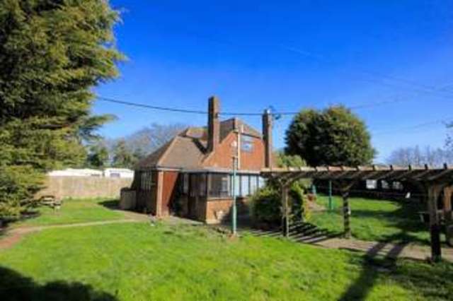  Image of 3 bedroom Detached house to rent in Half Moon Lane Pepperstock Luton LU1 at Half Moon Lane Pepperstock Luton, LU1 4LL