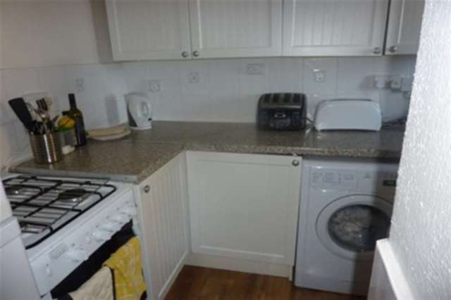 Image of 3 bedroom Flat to rent in Waterloo Gardens London E2 at London, E2 9HU