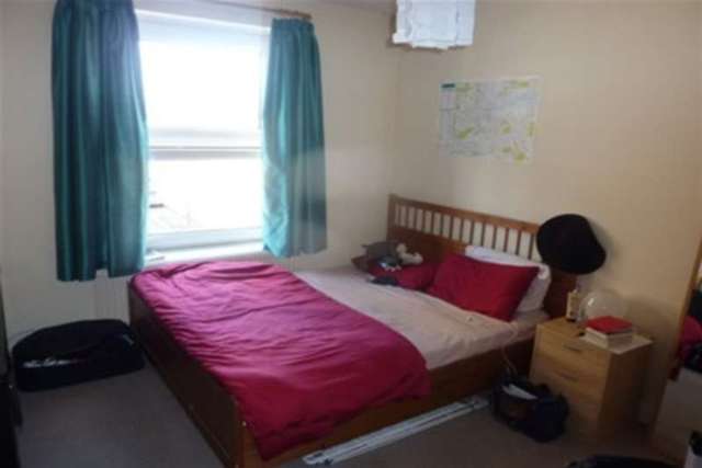  Image of 3 bedroom Flat to rent in Waterloo Gardens London E2 at London, E2 9HU