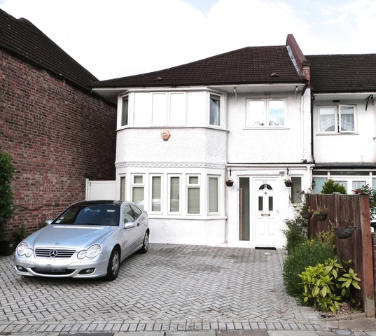  Image of 2 bedroom Flat to rent in Hamilton Road London NW11 at GOLDERS GREEN  LONDION, NW11 9EG