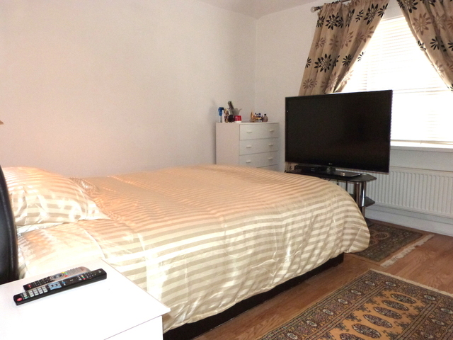  Image of 2 bedroom Flat to rent in Hamilton Road London NW11 at GOLDERS GREEN  LONDION, NW11 9EG