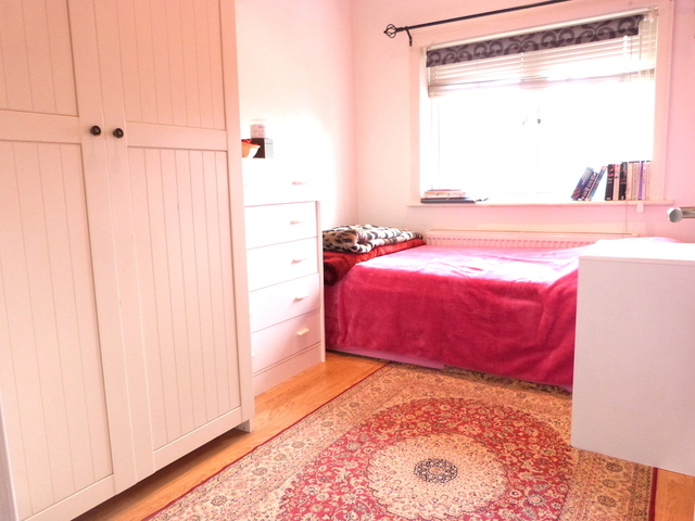  Image of 2 bedroom Flat to rent in Hamilton Road London NW11 at GOLDERS GREEN  LONDION, NW11 9EG