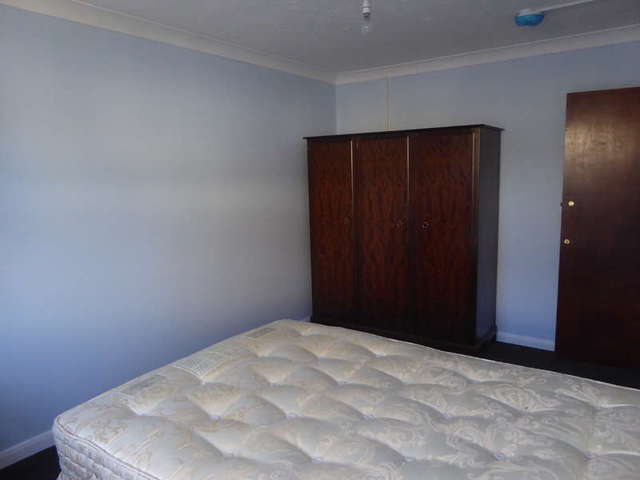  Image of 1 bedroom Detached house to rent in Hamlet Court Road Westcliff-on-Sea SS0 at Westcliff On Sea Southend On Sea Essex, SS0 7DE