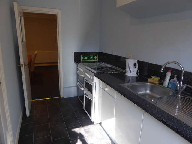 Image of 1 bedroom Detached house to rent in Hamlet Court Road Westcliff-on-Sea SS0 at Westcliff On Sea Southend On Sea Essex, SS0 7DE