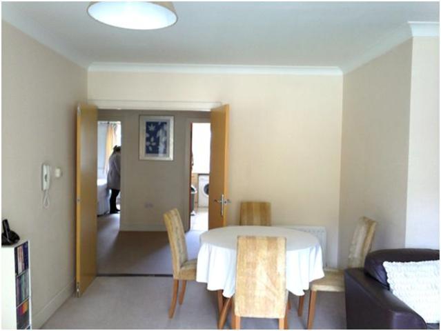  Image of 2 bedroom Flat to rent in Hartfield Crescent London SW19 at Wimbledon, SW19 3RL