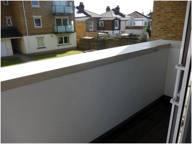  Image of 2 bedroom Flat to rent in Hartfield Crescent London SW19 at Wimbledon, SW19 3RL