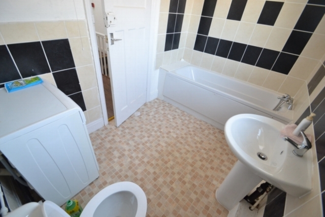  Image of 2 bedroom Apartment to rent in Hathersage Road Manchester M13 at HATHERSAGE ROAD MANCHESTER M13 0FN MANCHESTER, M13 0FN