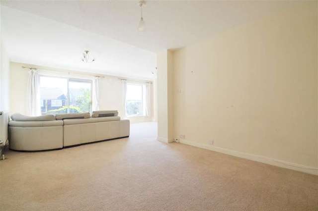  Image of 4 bedroom Town House to rent in Heights Close London SW20 at Cottenham Park, SW20 0TH