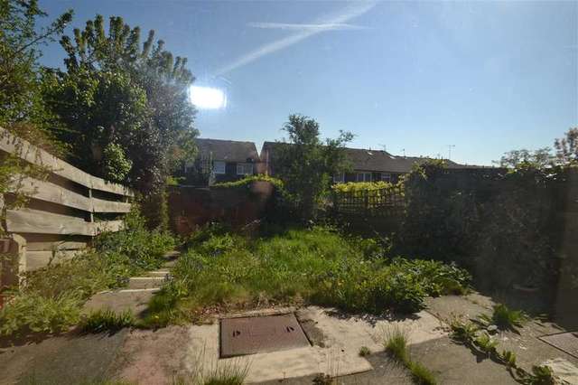  Image of 4 bedroom Town House to rent in Heights Close London SW20 at Cottenham Park, SW20 0TH