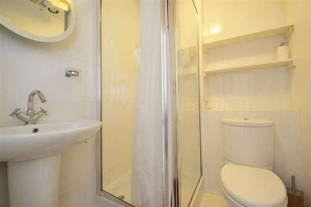  Image of 4 bedroom Town House to rent in Heights Close London SW20 at Cottenham Park, SW20 0TH