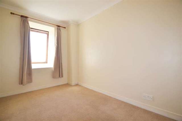  Image of 4 bedroom Town House to rent in Heights Close London SW20 at Cottenham Park, SW20 0TH