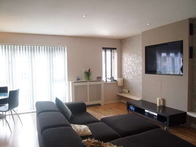  Image of 2 bedroom Flat to rent in Hemlock Close London SW16 at Hemlock Close Streatham London, SW16 5PL