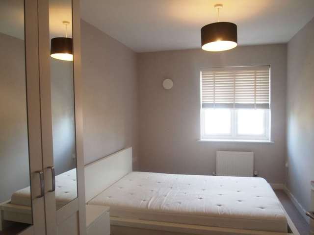  Image of 2 bedroom Flat to rent in Hemlock Close London SW16 at Hemlock Close Streatham London, SW16 5PL