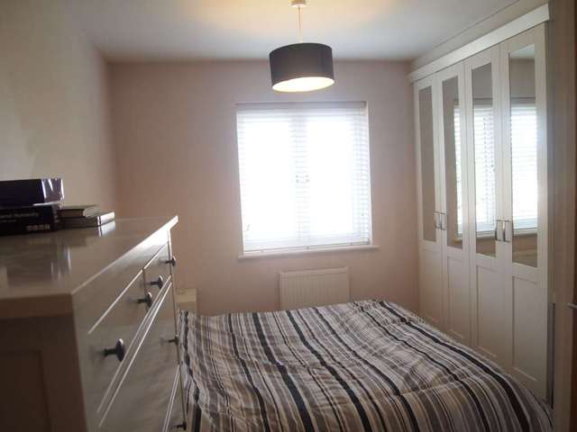  Image of 2 bedroom Flat to rent in Hemlock Close London SW16 at Hemlock Close Streatham London, SW16 5PL