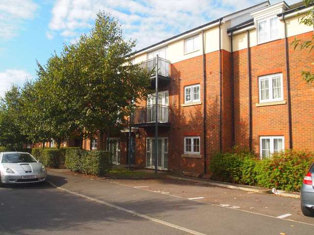  Image of 2 bedroom Flat to rent in Hemlock Close London SW16 at Hemlock Close Streatham London, SW16 5PL