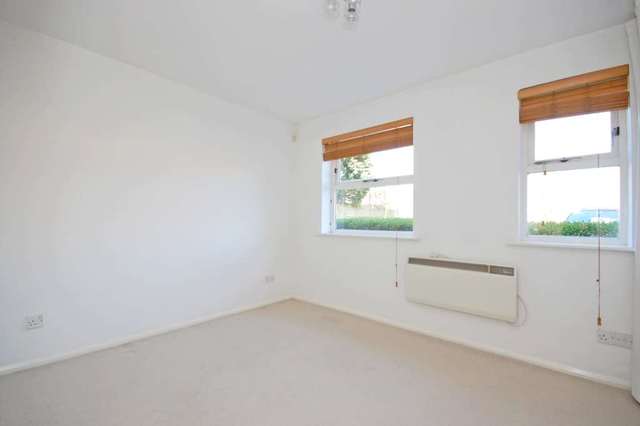  Image of 1 bedroom Apartment for sale in Henry Doulton Drive London SW17 at Henry Doulton Drive Heritage Park - Tooting Bec London, SW17 6DA