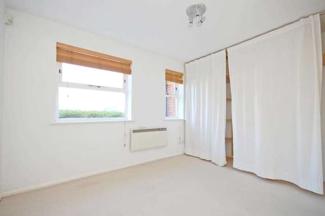  Image of 1 bedroom Apartment for sale in Henry Doulton Drive London SW17 at Henry Doulton Drive Heritage Park - Tooting Bec London, SW17 6DA