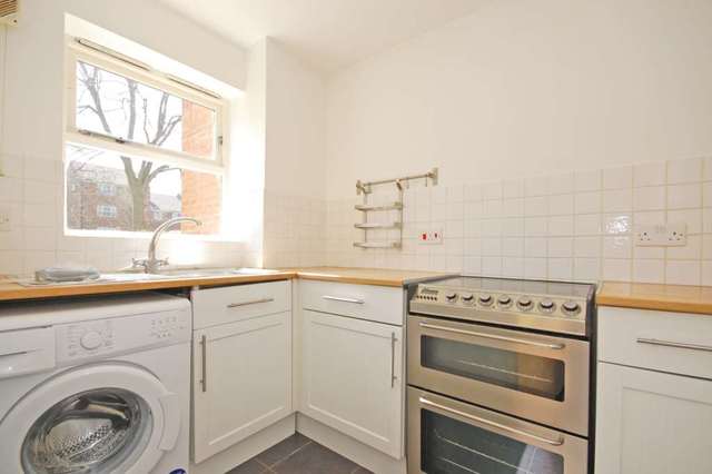  Image of 1 bedroom Apartment for sale in Henry Doulton Drive London SW17 at Henry Doulton Drive Heritage Park - Tooting Bec London, SW17 6DA