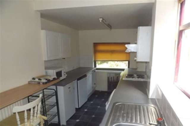  Image of 4 bedroom Detached house to rent in Heyscroft Road Withington Manchester M20 at Manchester, M20 4XL