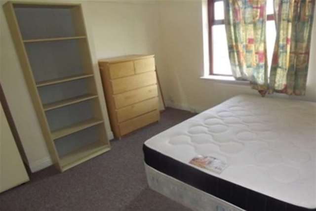  Image of 4 bedroom Detached house to rent in Heyscroft Road Withington Manchester M20 at Manchester, M20 4XL
