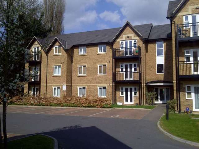  Image of 2 bedroom Flat to rent in High Street Berkhamsted HP4 at High Street  Berkhamsted, HP4 3ZE