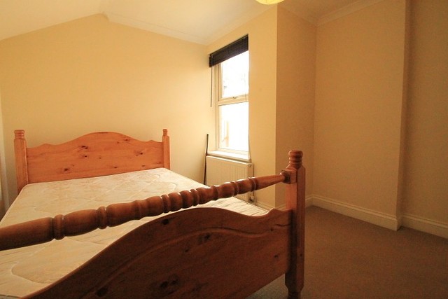  Image of 1 bedroom Flat to rent in High Street Sutton SM1 at Sutton, SM1 1NU