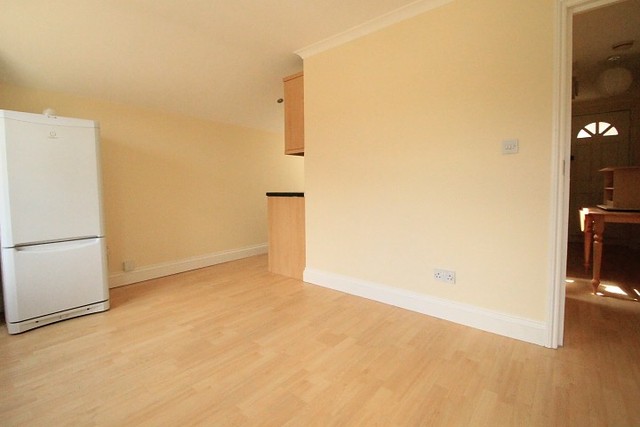  Image of 1 bedroom Flat to rent in High Street Sutton SM1 at Sutton, SM1 1NU