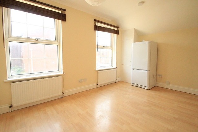  Image of 1 bedroom Flat to rent in High Street Sutton SM1 at Sutton, SM1 1NU