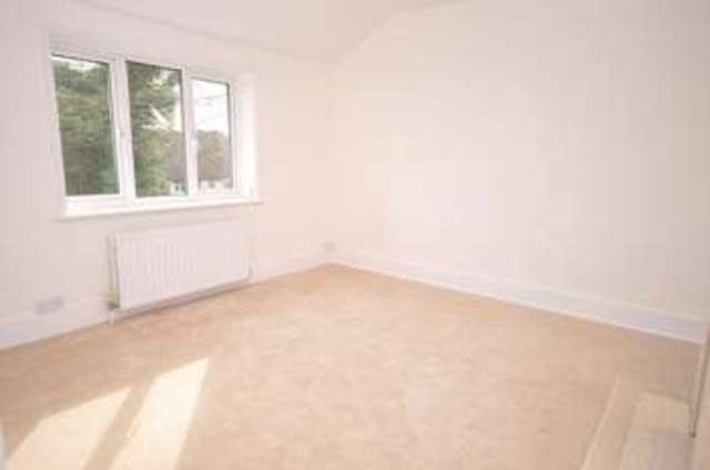  Image of 1 bedroom Flat for sale in Hill Road Grayshott Hindhead GU26 at Hill Road Grayshott Grayshott, GU26 6HL