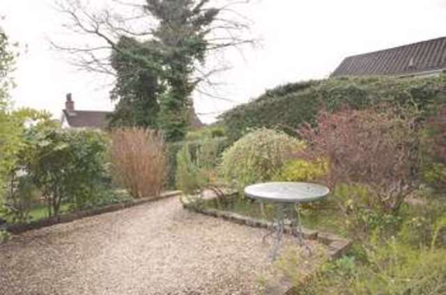  Image of 1 bedroom Flat for sale in Hill Road Grayshott Hindhead GU26 at Hill Road Grayshott Grayshott, GU26 6HL