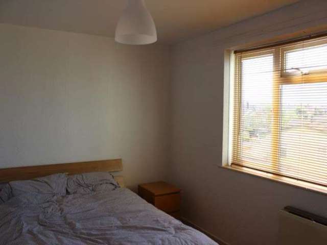  Image of 2 bedroom Flat to rent in Locking Road Weston-super-Mare BS22 at Locking Road Weston-super-Mare Milton, BS22 8PR