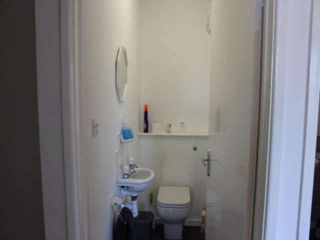  Image of 2 bedroom Flat to rent in Locking Road Weston-super-Mare BS22 at Locking Road Weston-super-Mare Milton, BS22 8PR
