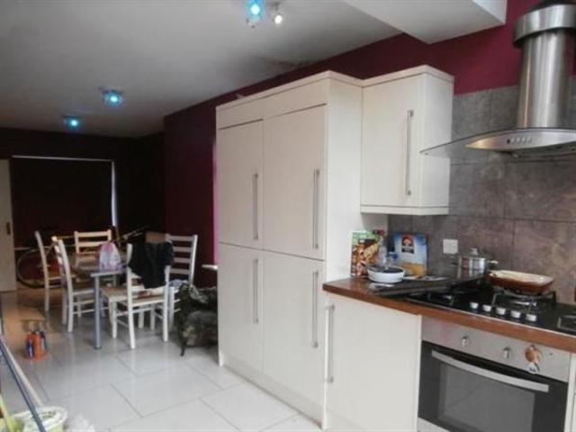 Image of 4 bedroom Detached house to rent in Hilldown Road Southampton SO17 at Portswood, SO17 1SX