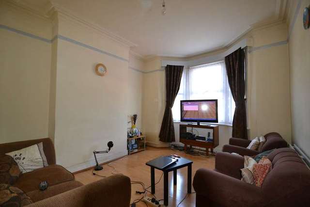  Image of 2 bedroom Flat for sale in Hillside London NW10 at London, NW10 8LJ