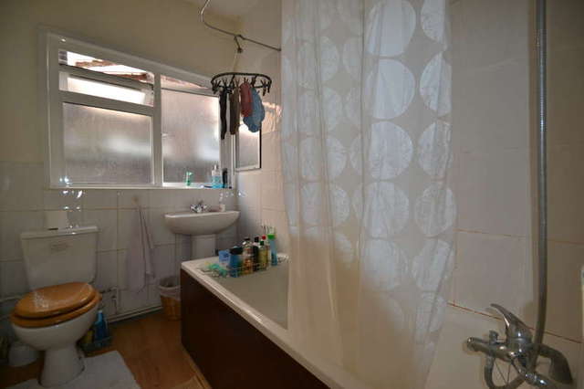  Image of 2 bedroom Flat for sale in Hillside London NW10 at London, NW10 8LJ