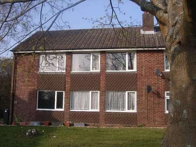  Image of 2 bedroom Flat to rent in Hiltingbury Road Chandler