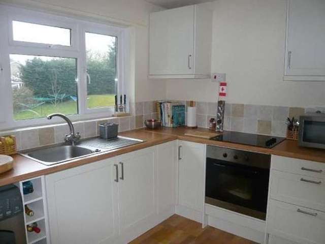  Image of 2 bedroom Flat to rent in Hiltingbury Road Chandler
